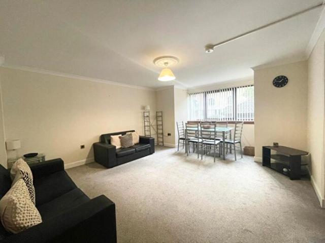 2 Bedroom Apartment To Rent In Parsonage Sqaure, Merchant City, G4