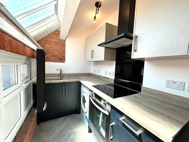 2 Bedroom Apartment To Rent In Professional Apartment York Street, Leicester, LE1
