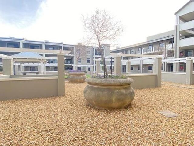 2 Bedroom apartment to rent in Rondebosch Village, Cape Town