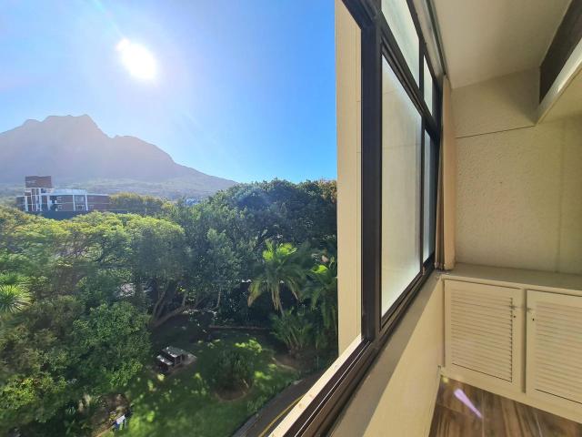 2 Bedroom apartment to rent in Rondebosch, Cape Town