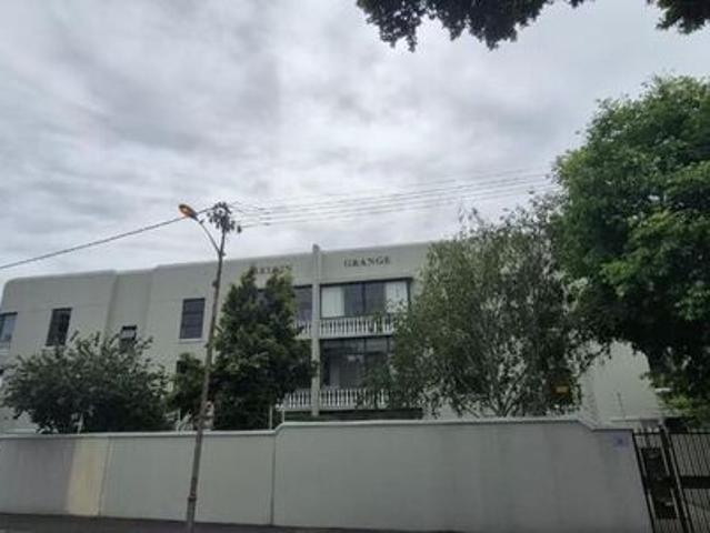 2 Bedroom apartment to rent in Rondebosch, Cape Town