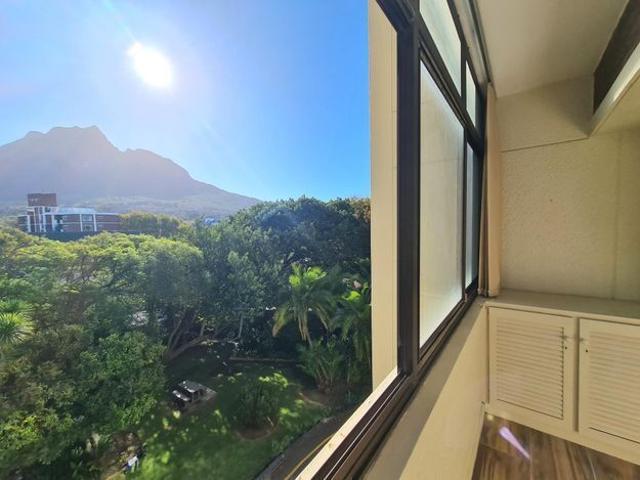 2 Bedroom apartment to rent in Rondebosch, Cape Town