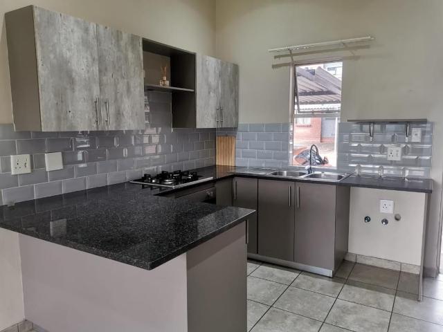2 Bedroom apartment rented in Ruimsig, Roodepoort