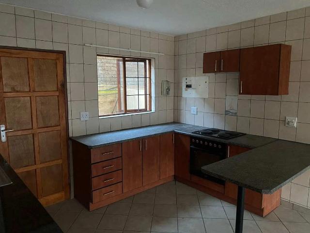 2 Bedroom Apartment to Rent in Rustenburg Central
