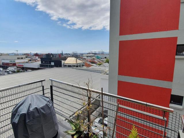 2 Bedroom apartment to rent in Woodstock, Cape Town