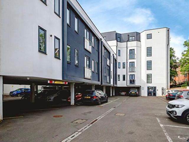 2 Bedroom Apartment To Rent In Walton Street, Aylesbury, HP21
