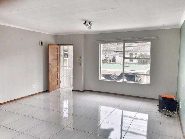 2 Bedroom apartment to rent in Weltevreden Park, Roodepoort