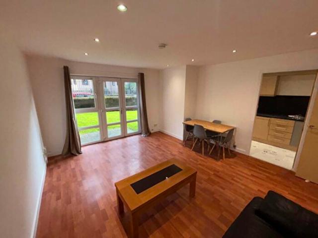 2 Bedroom Apartment To Rent In Whitehill Place, Glasgow, G31