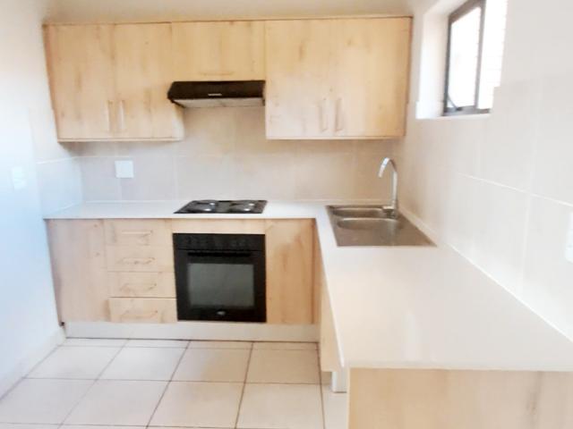 2 Bedroom apartment To Rent in Whiteridge, Roodepoort