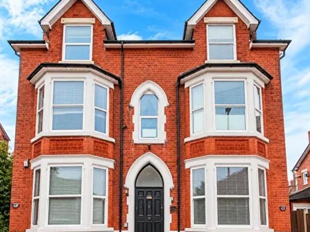 2 Bedroom Apartment To Rent In Top Floor Flat At Melton Road, West Bridgford, Nottingham, NG2