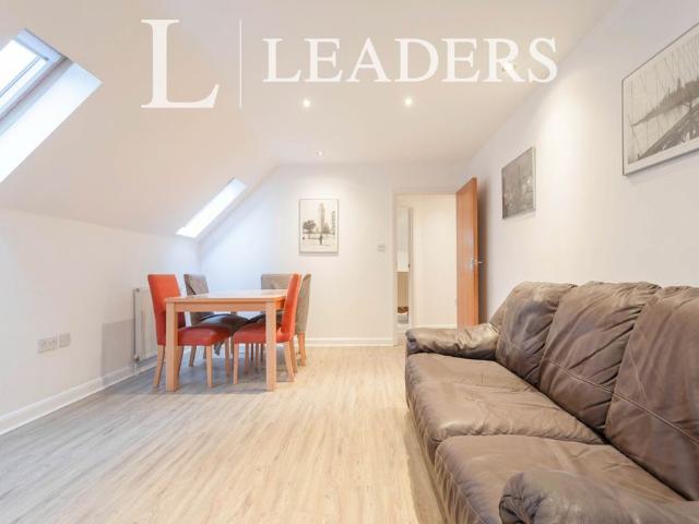 2 bedroom apartment to rent Linkfield Place, Batts Hill, Redhill, RH1