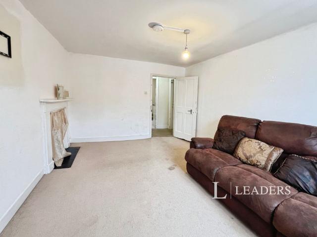 2 bedroom apartment to rent Market Square, Buckingham, Buckinghamshire, MK18