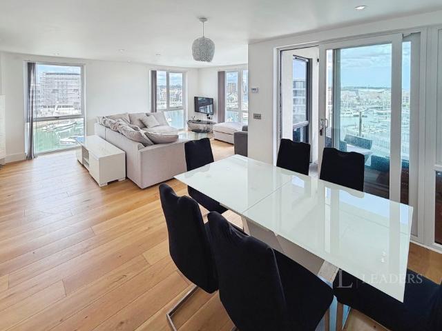 2 bedroom apartment to rent Maritime Walk, Southampton, SO14