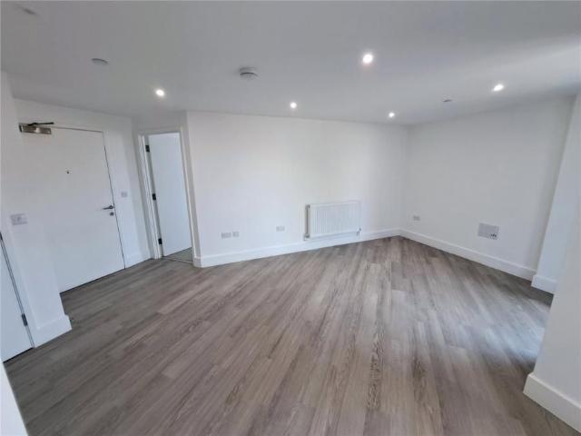 2 bedroom apartment to rent Medway Street, Chatham, Kent, ME4