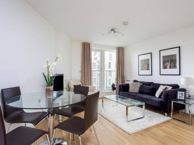 2 bedroom apartment to rent Nankeville Court, Guildford Road, Woking, GU22