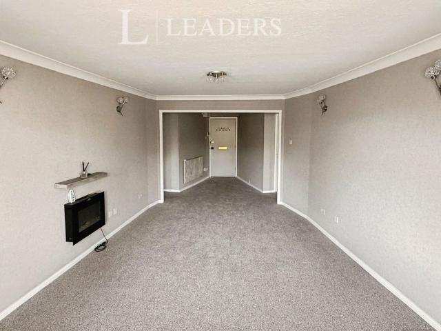 2 bedroom apartment to rent Rosemary Road, Clacton on Sea, Essex, CO15