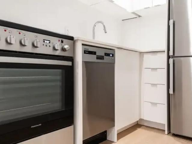 2 Bedroom Apartment Toronto ON 100297978