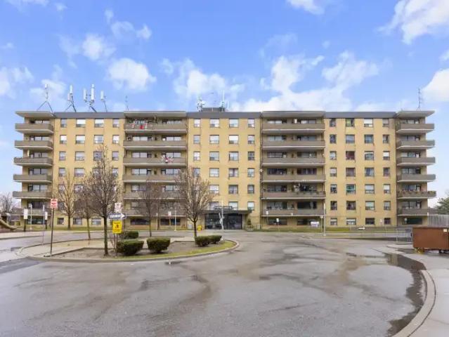 2 Bedroom Apartment Toronto ON 103652272
