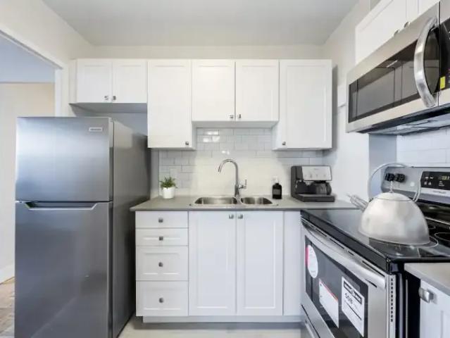 2 Bedroom Apartment Toronto ON 103694016
