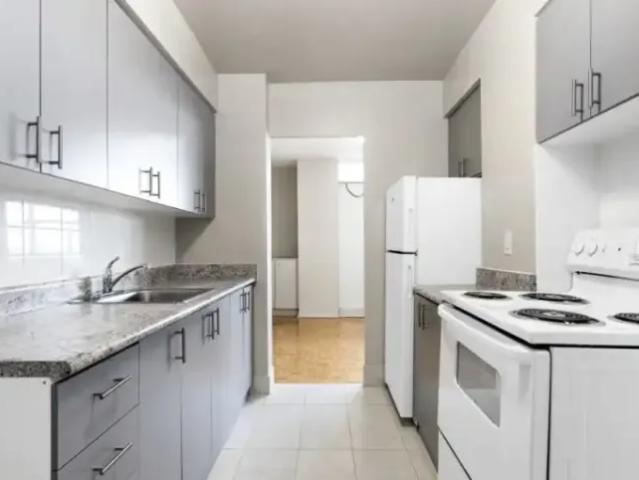 2 Bedroom Apartment Toronto ON 103695097