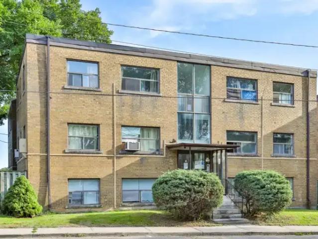 2 Bedroom Apartment Toronto ON 98703174