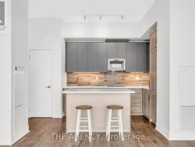 2 Bedroom Apartment Vaughan ON 104754022