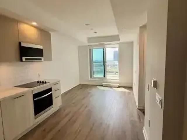 2 Bedroom Apartment Vaughan ON 105526272