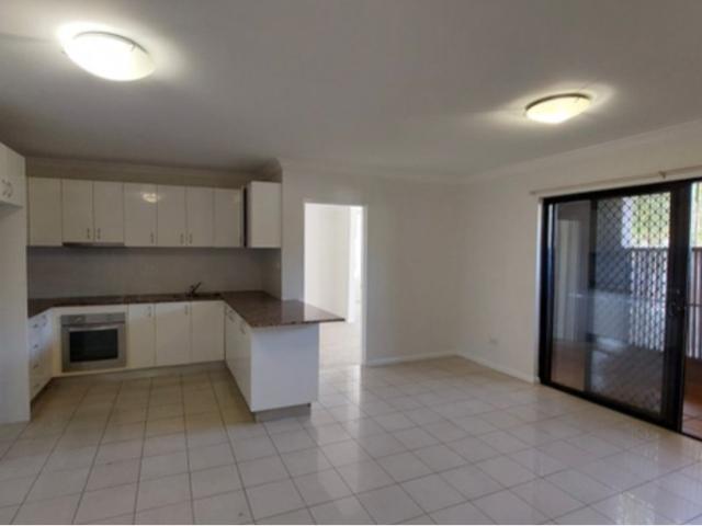 2 bedroom apartment walk to train station