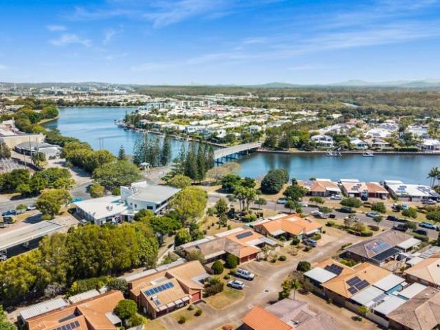 2 Bedroom Apartment Warana, QLD 105706972