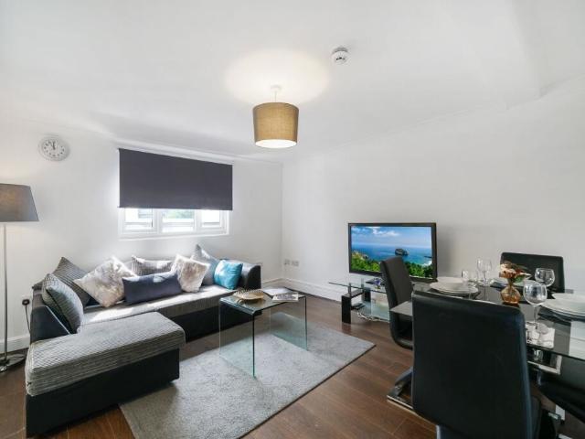 2 Bedroom Apartment, West Cromwell Road, London