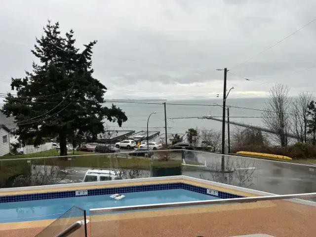 2 Bedroom Apartment White Rock BC 105087602