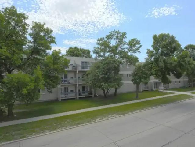 2 Bedroom Apartment Winnipeg MB 104680844