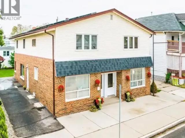 2 Bedroom Apartment Windsor ON 105345048