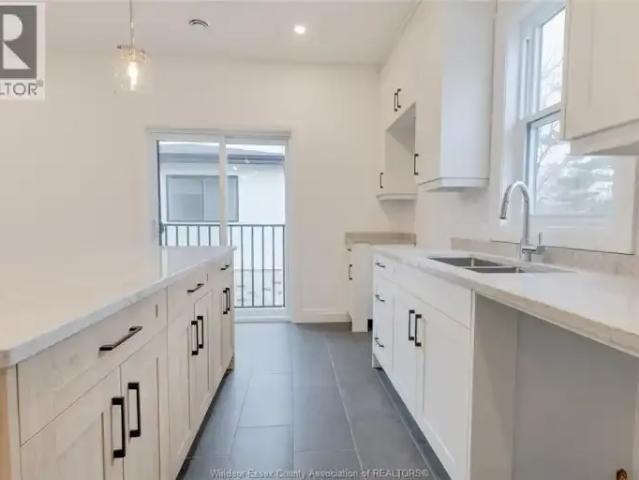 2 Bedroom Apartment Windsor ON 101090447