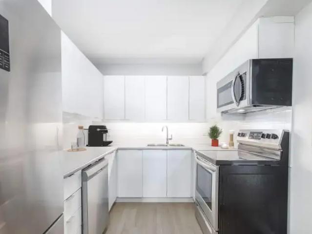 2 Bedroom Apartment Windsor ON 102847113