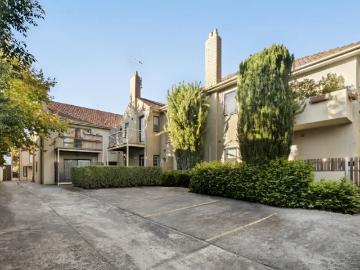 2 Bedroom Apartment Windsor VIC LS102472776
