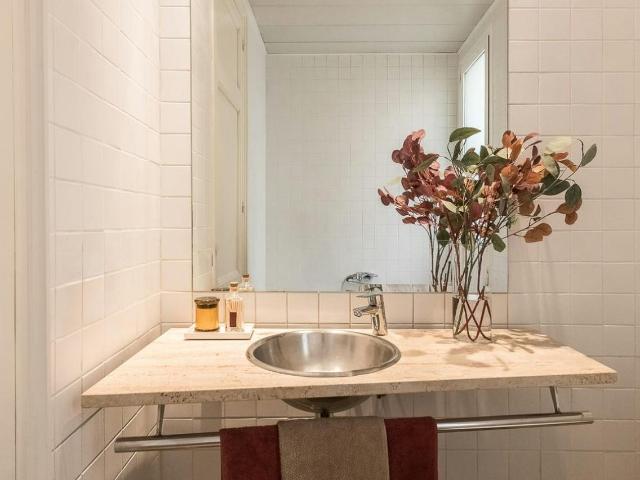 2 Bedroom Apartment with Communal Terrace in El Born, Barcelona Amsterdam Apartments for Rent