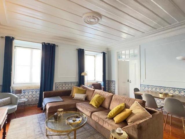 2 Bedroom Apartment with a view, Chiado, Lisboa