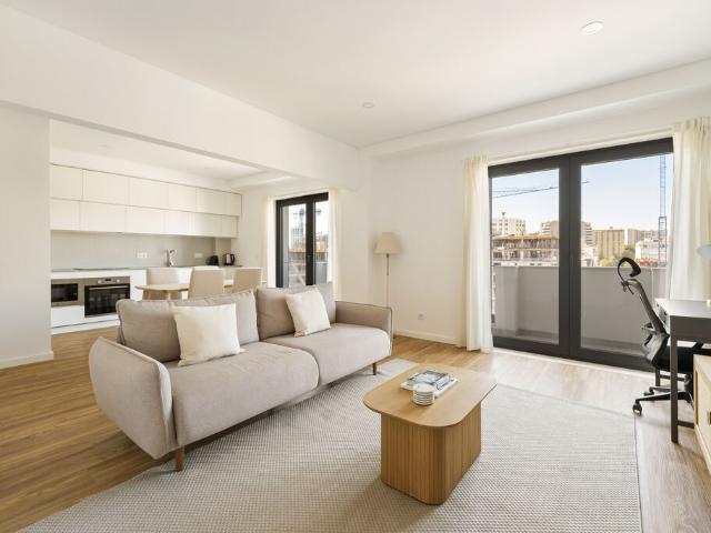 2 Bedroom Apartment with a view, Entrecampos, Lisboa
