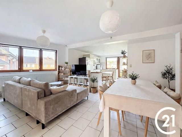 2 bedroom apartment with a balcony