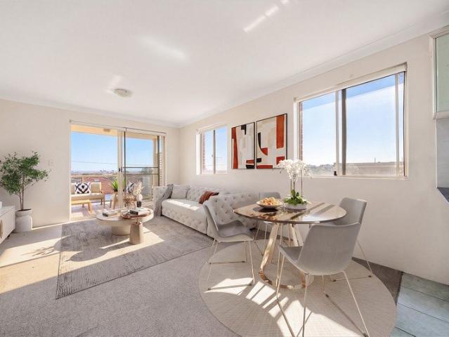 2 Bedroom Apartment with Amenities at your Doorstep and Bay Views