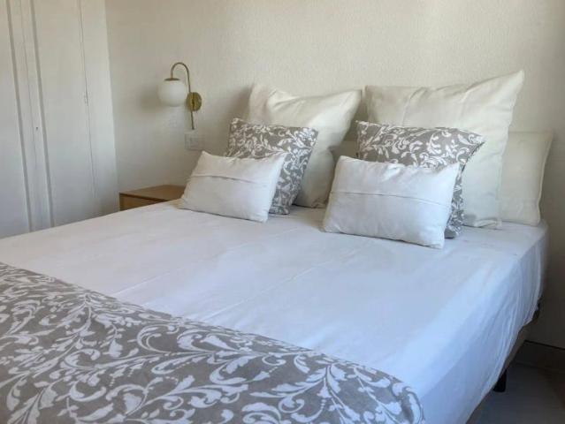 2 bedroom apartment with balcony and pool access for rent in San Bartolomé de Tirajana