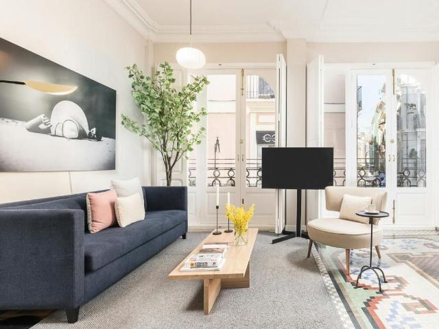 2 Bedroom Apartment with Balcony in Ciutat Vella, Valencia Amsterdam Apartments for Rent