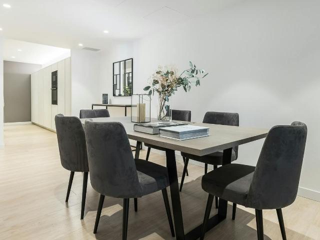 2 Bedroom Apartment with Balcony in Eixample, Barcelona Amsterdam Apartments for Rent