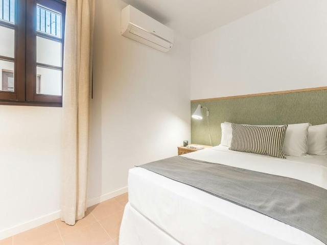 2 Bedroom Apartment with Balcony in Gothic Quarter, Barcelona Amsterdam Apartments for Rent