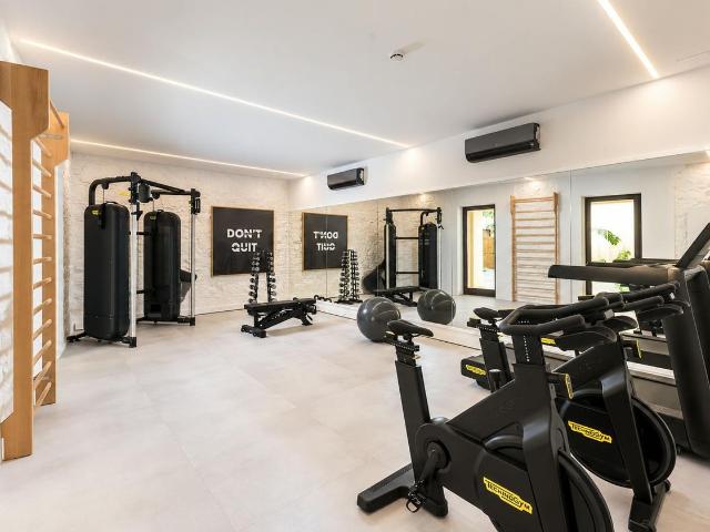 2 Bedroom Apartment with Balcony in Gothic Quarter, Barcelona Amsterdam Apartments for Rent
