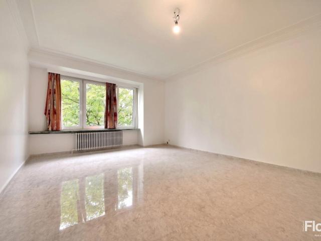 2 Bedroom Apartment with Balcony in Koekelberg