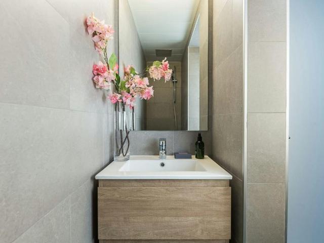 2 Bedroom Apartment with Balcony in Les Corts, Barcelona Amsterdam Apartments for Rent