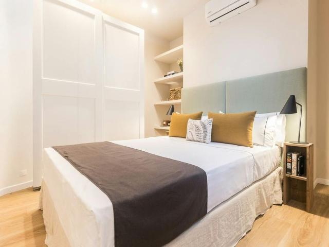 2 Bedroom Apartment with Balcony in Sagrada Familia, Barcelona Amsterdam Apartments for Rent