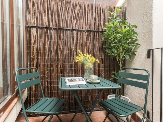2 Bedroom Apartment with Balcony in Sagrada Familia, Barcelona Amsterdam Apartments for Rent